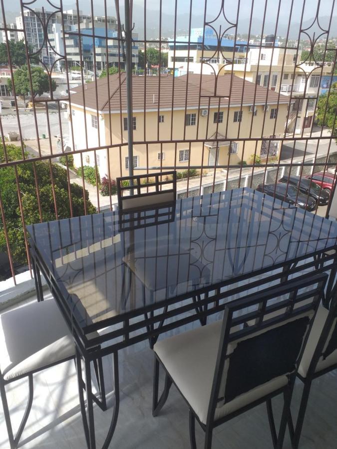 קינגסטון Rooms By The Pool מראה חיצוני תמונה